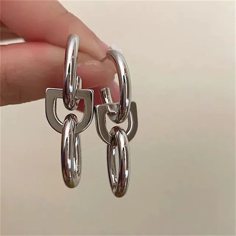 Boucle d'Oreille Pendante Argentée Géométrique Et Moderne Image