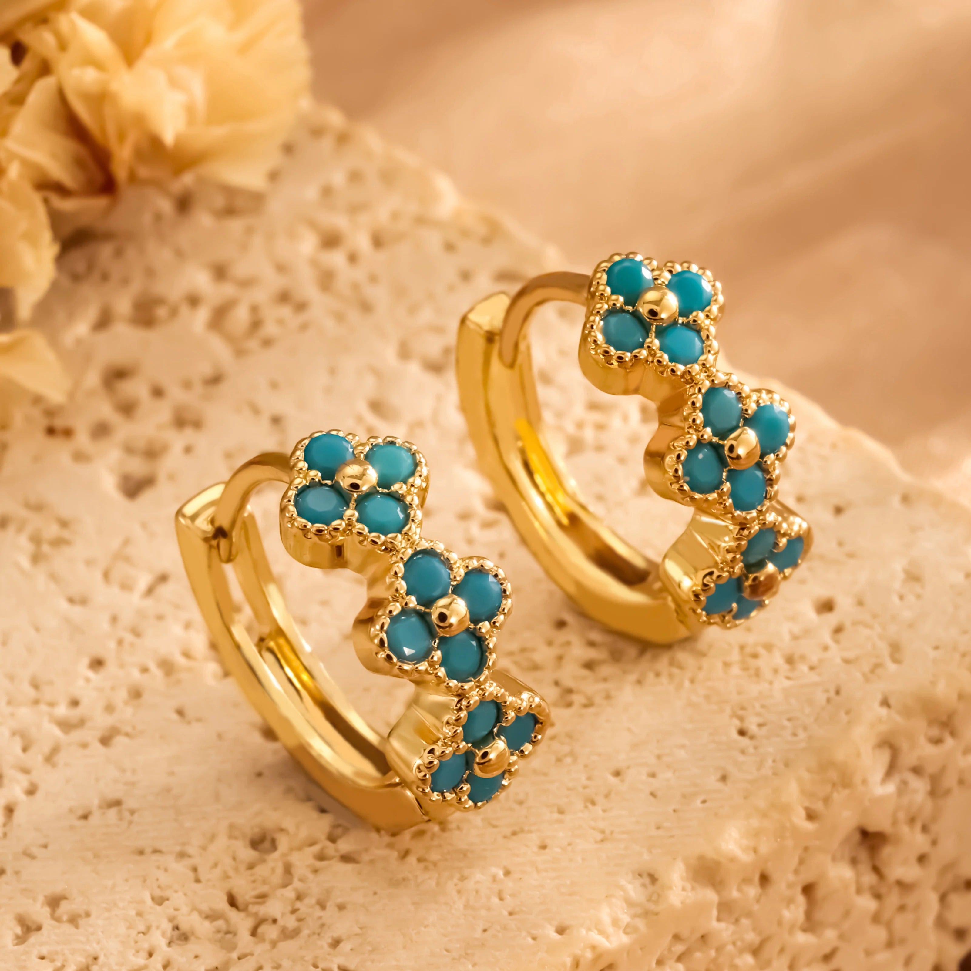 Boucle D'oreille Turquoise Mini Créole Trois Fleurs Image