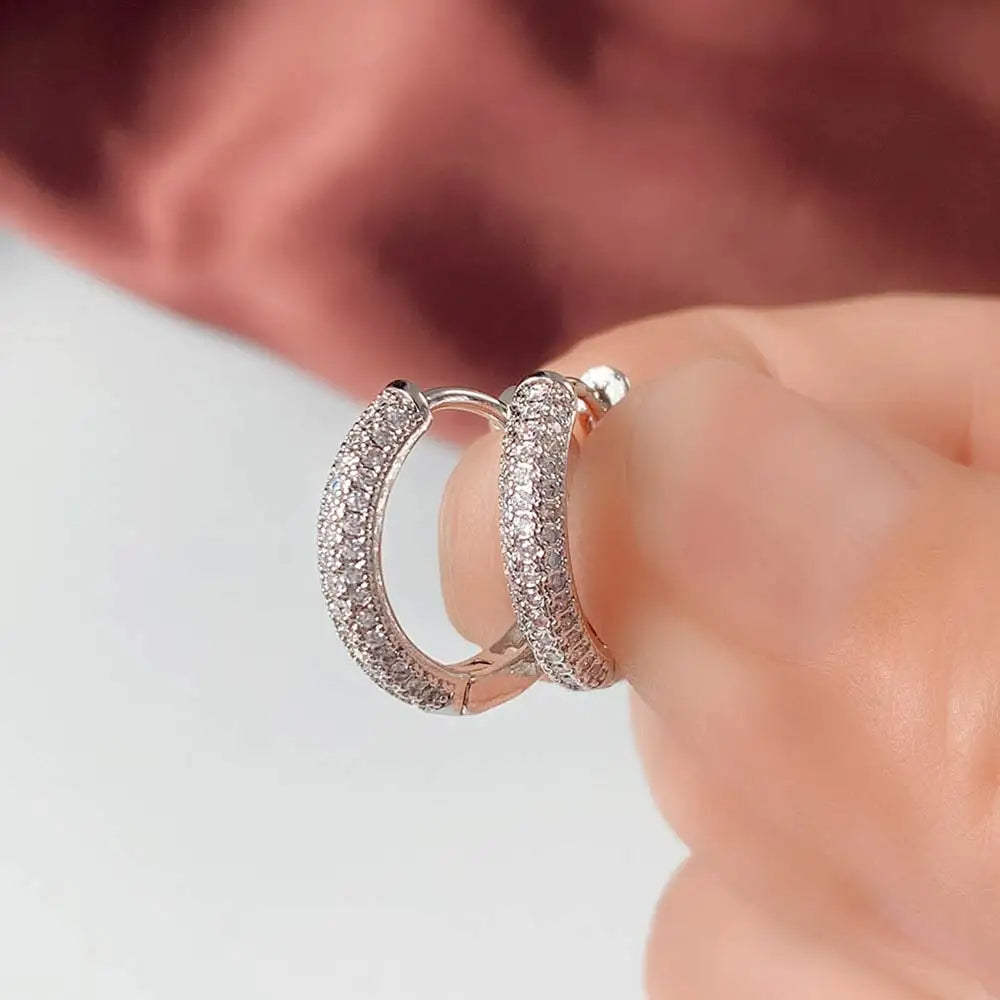 Boucle d'Oreille Anneau Brillante et Sophistiquée Image