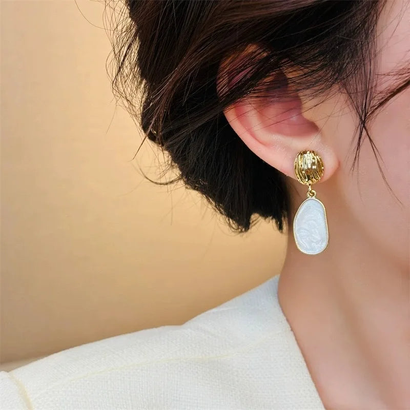 Boucle d'Oreille Blanche Vintage en Acier Inoxydable