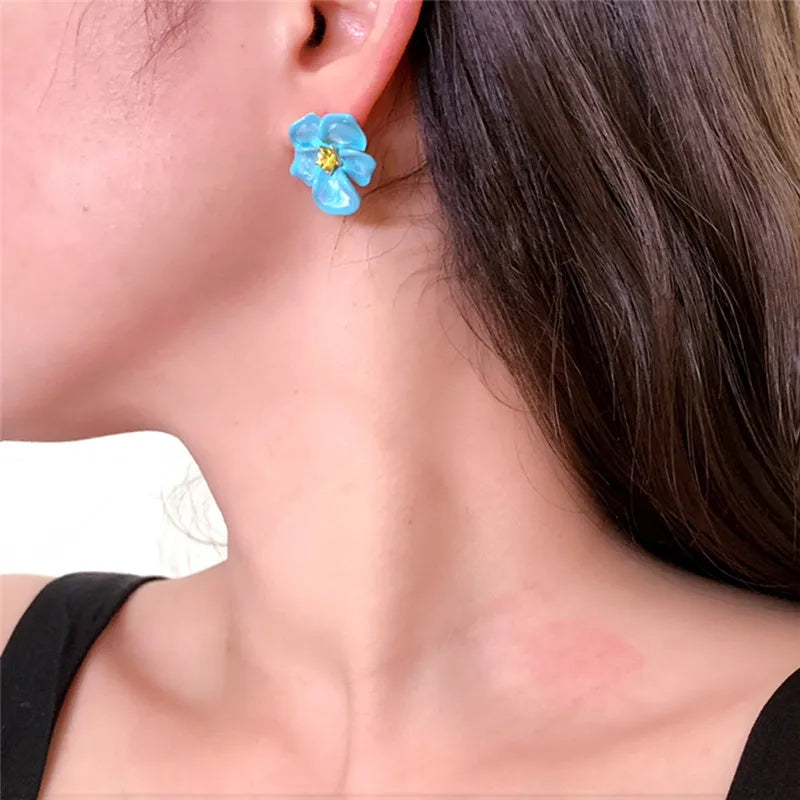 Boucle d'Oreille Bleu Raffinée en Forme de Fleur Image