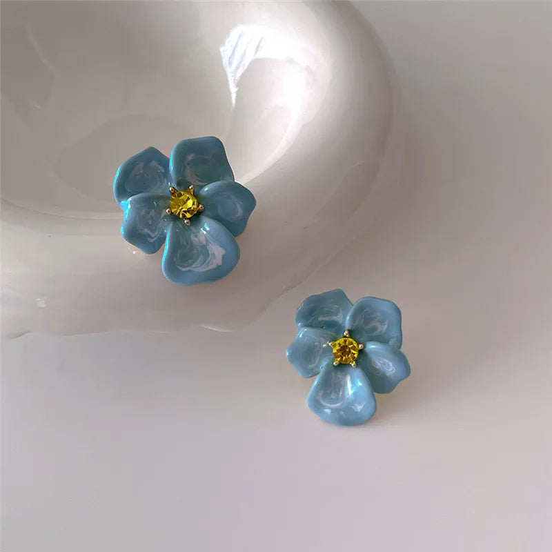 Boucle d'Oreille Bleu Raffinée en Forme de Fleur Image