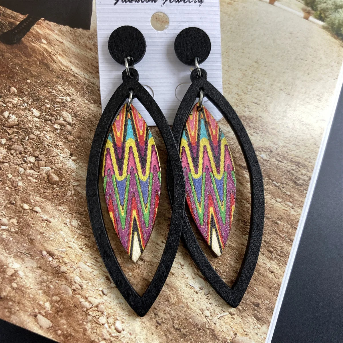 Boucle d'Oreille en Bois Vintage et Originale Image