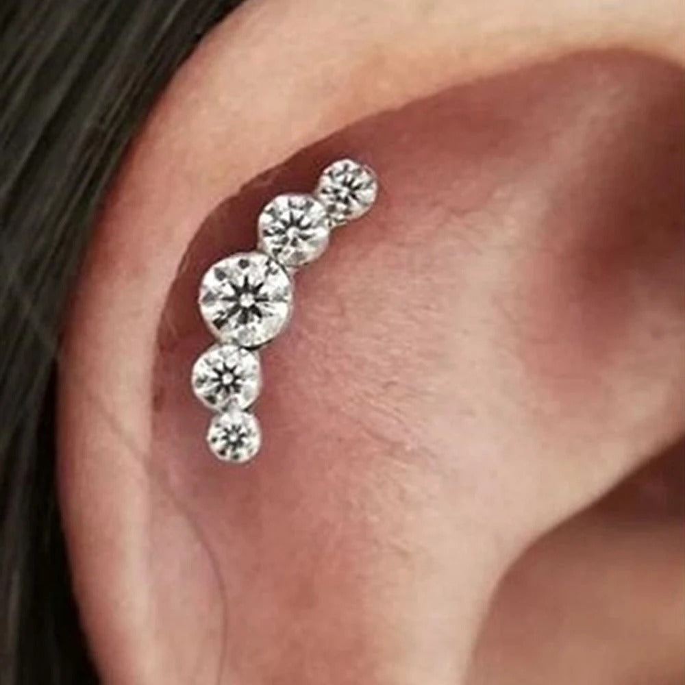 Boucle d'Oreille Cartilage Cristal sur une oreille Image