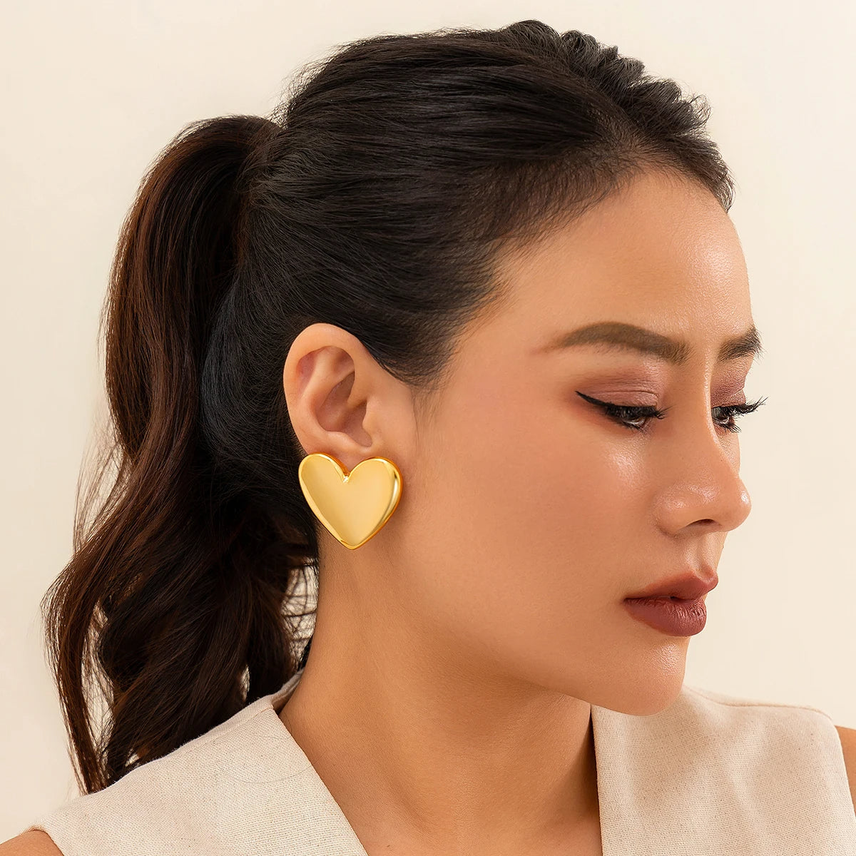 Boucle d'Oreille Coeur Dorée Élégante Image