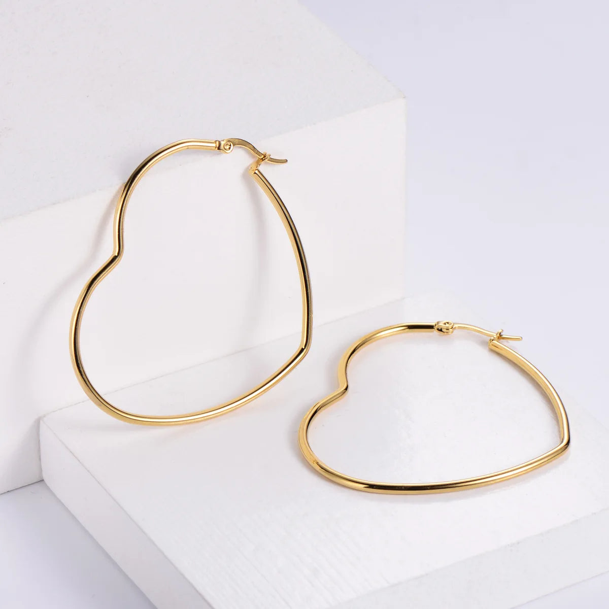 Boucle d'Oreille Coeur Fine et Légère Image