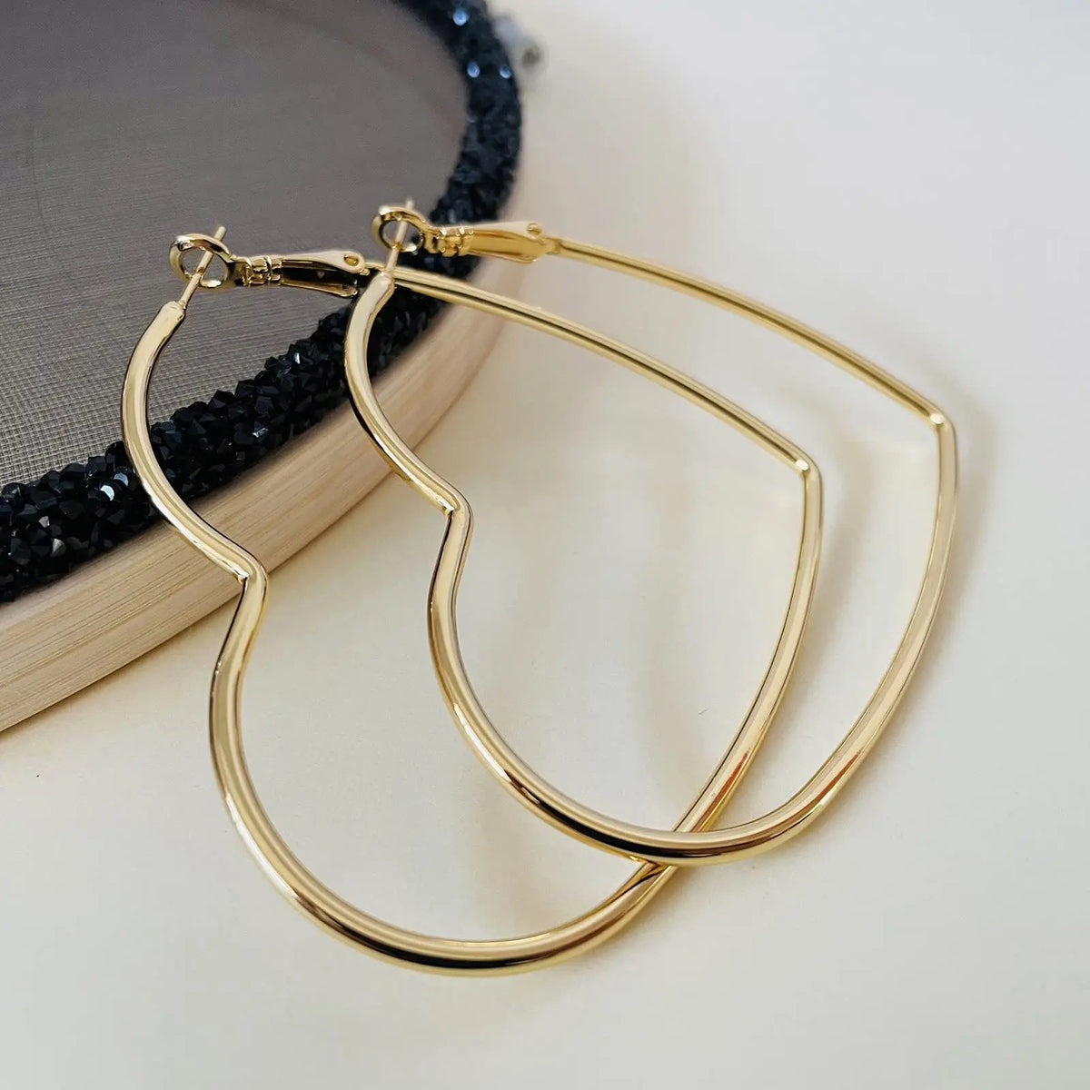 Boucle d'Oreille Coeur Fine et Légère Image