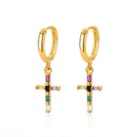 Boucle d'Oreille Croix Colorée Élégante sur fond blanc