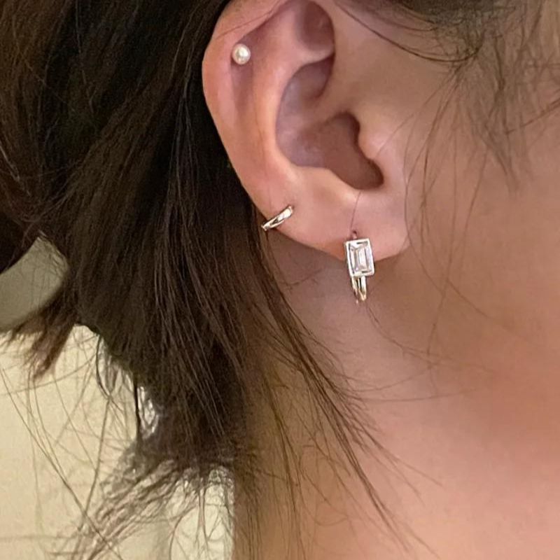 boucle oreille dormeuse simple strass Image