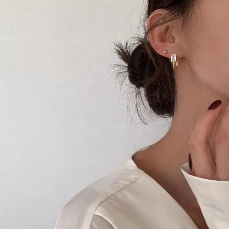 boucle oreille dormeuse simple strass Image