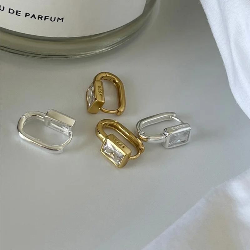 boucle oreille dormeuse simple strass Image