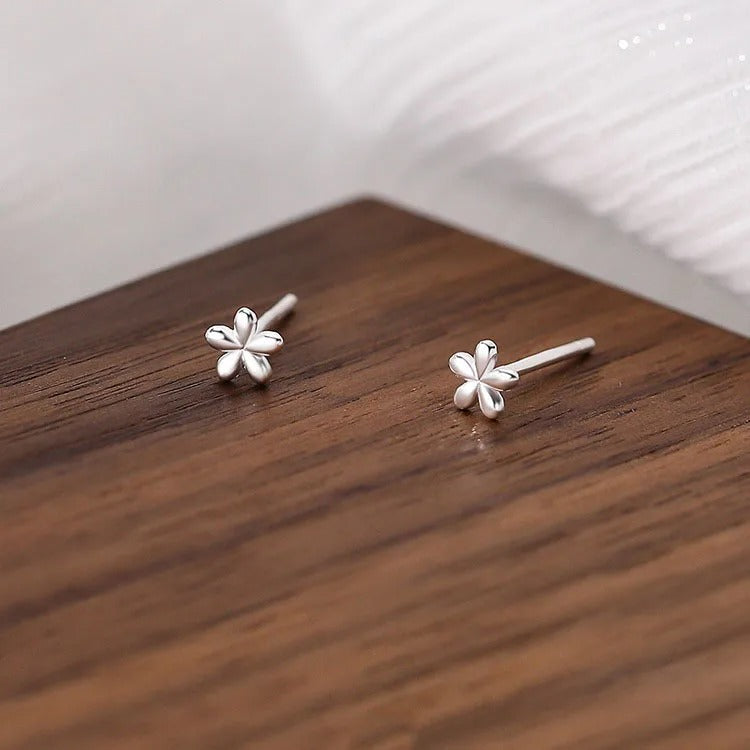 Boucle d'Oreille Femme Puce en Forme de Fleur Image