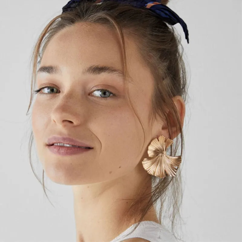 Boucle d'Oreille Feuille Dorée Sophistiquée Image