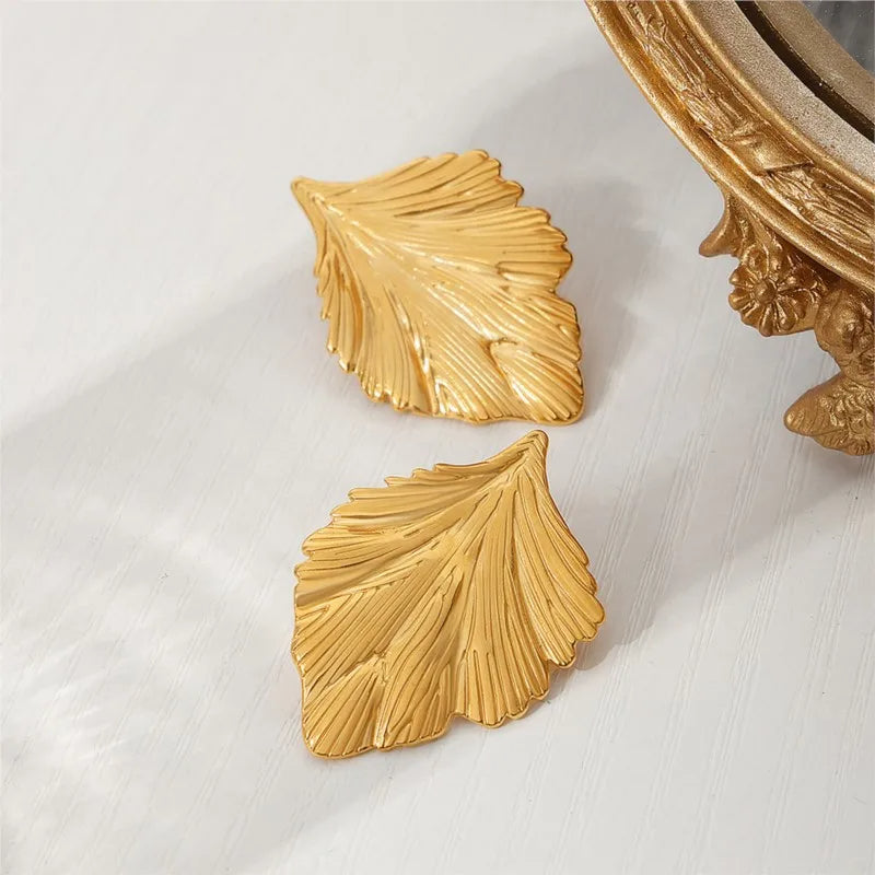 Boucle d'Oreille Feuille Raffinée et Élégante