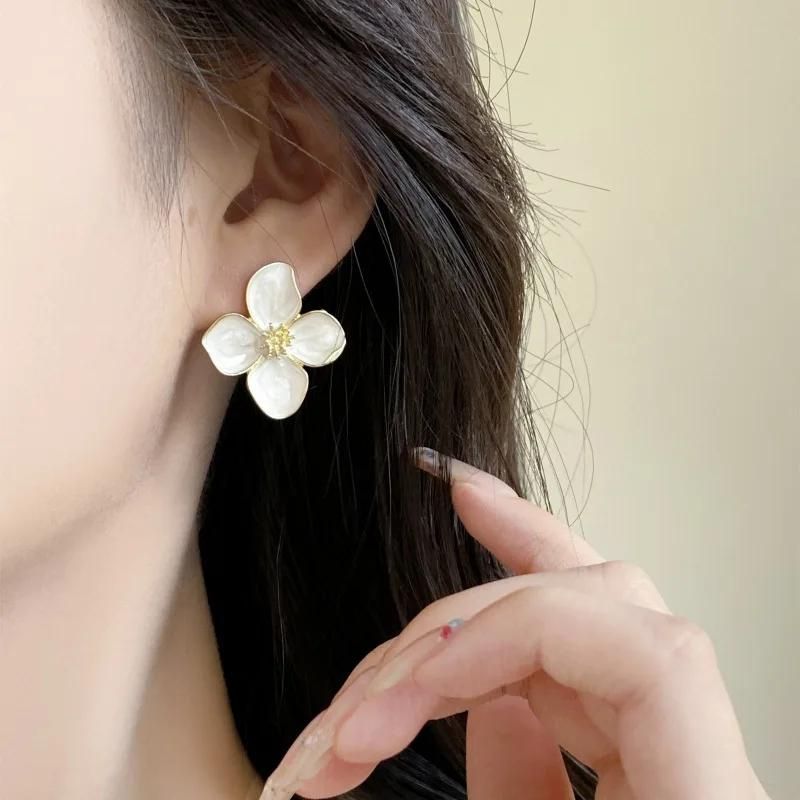 Boucle D'oreille Fleur Hibiscus Blanc