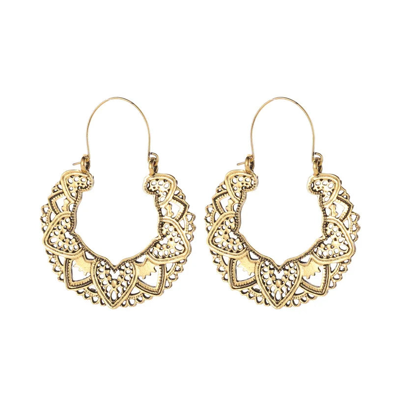Boucle d'Oreille Gitane Dorée Chic et Tendance sur fond blanc
