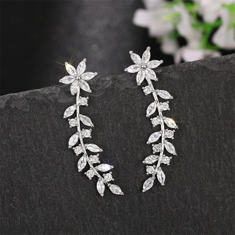 Boucle d'Oreille Grimpante à Tige de Fleur