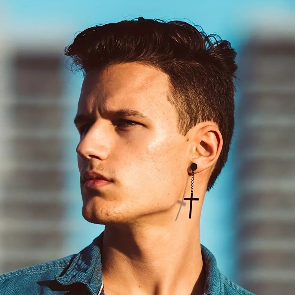 Boucle d'Oreille Homme Sans Trou Croix portée par un homme  Image