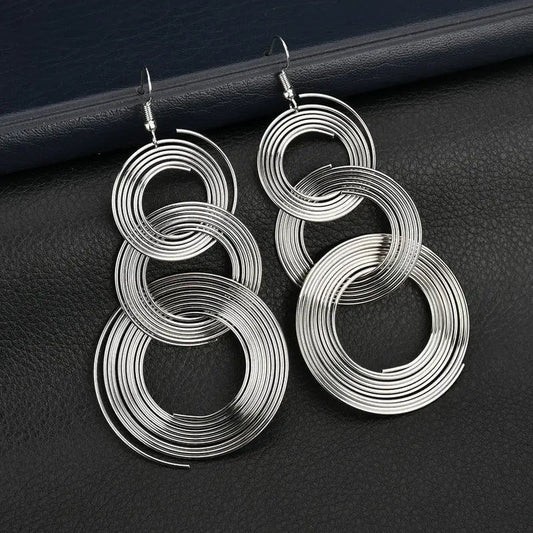 Boucle d'Oreille Longue 3 Cercles sur une boite noire