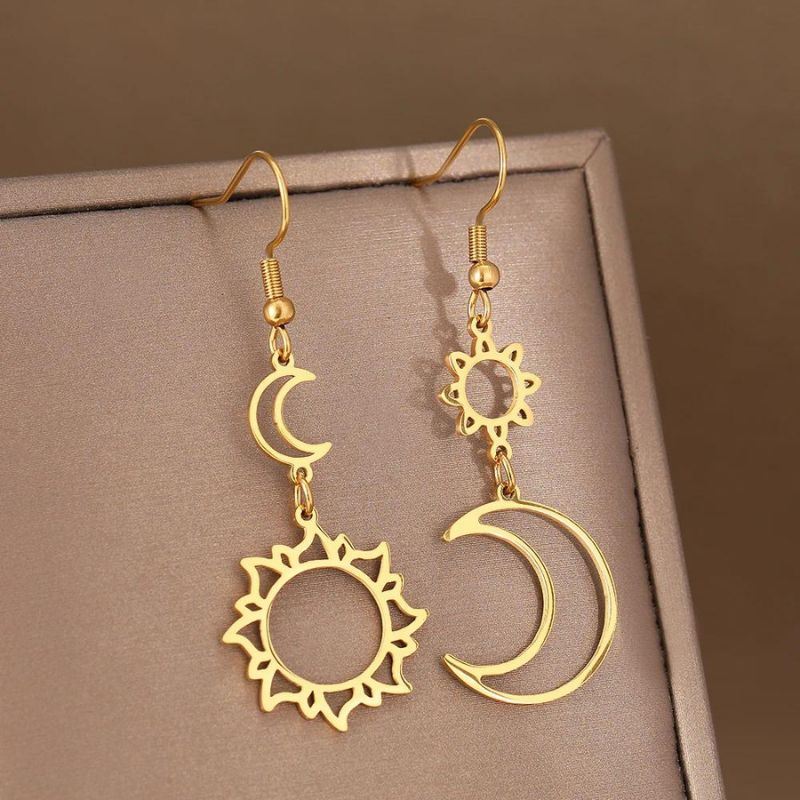 Boucle D'oreille Lune et Soleil Doré Pendante Image