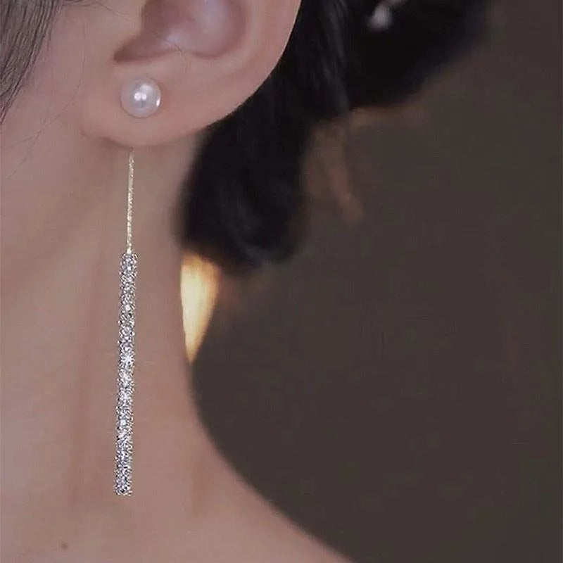 boucle d'Oreille Mariage Branches pendantes sur une oreille de femme Image