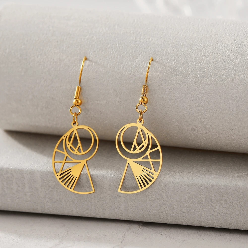 Boucle d'Oreille Originale Femme Abstraite sur fond gris Image