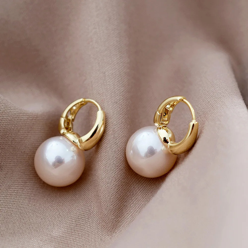 Boucle D'oreille Perle Blanche Légère et Confortable Image
