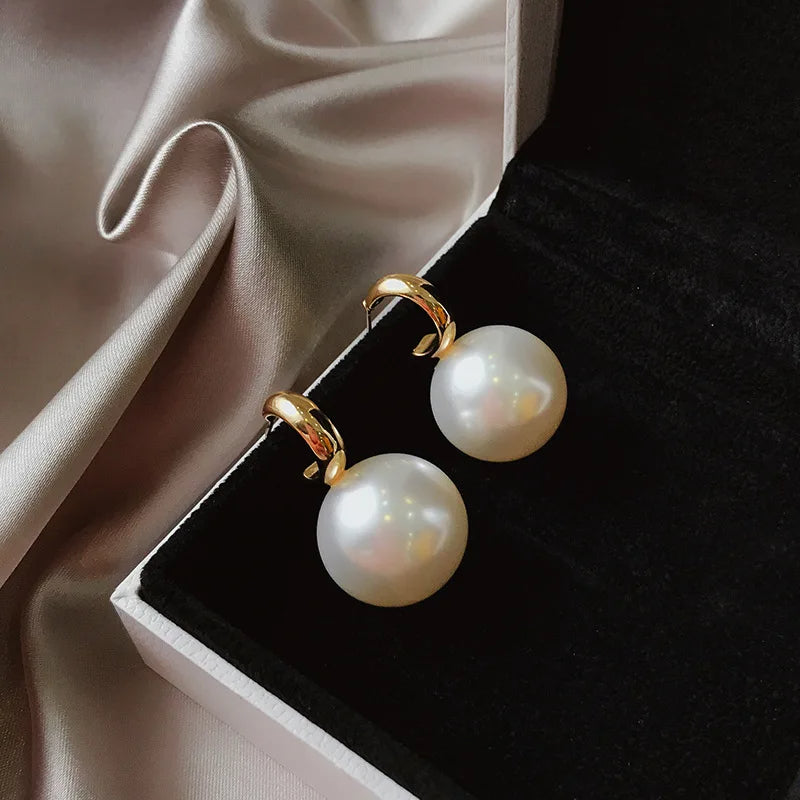 Boucle D'oreille Perle Blanche Ronde et Élégante