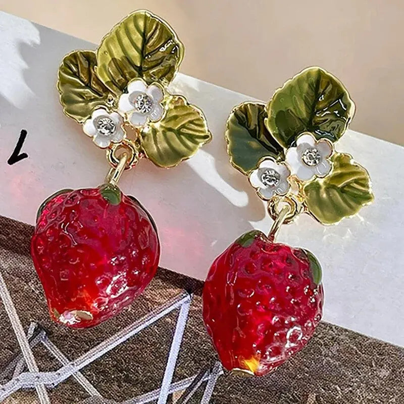 Boucle d'Oreille Rouge Sophistiquée en Forme de Fraise Image