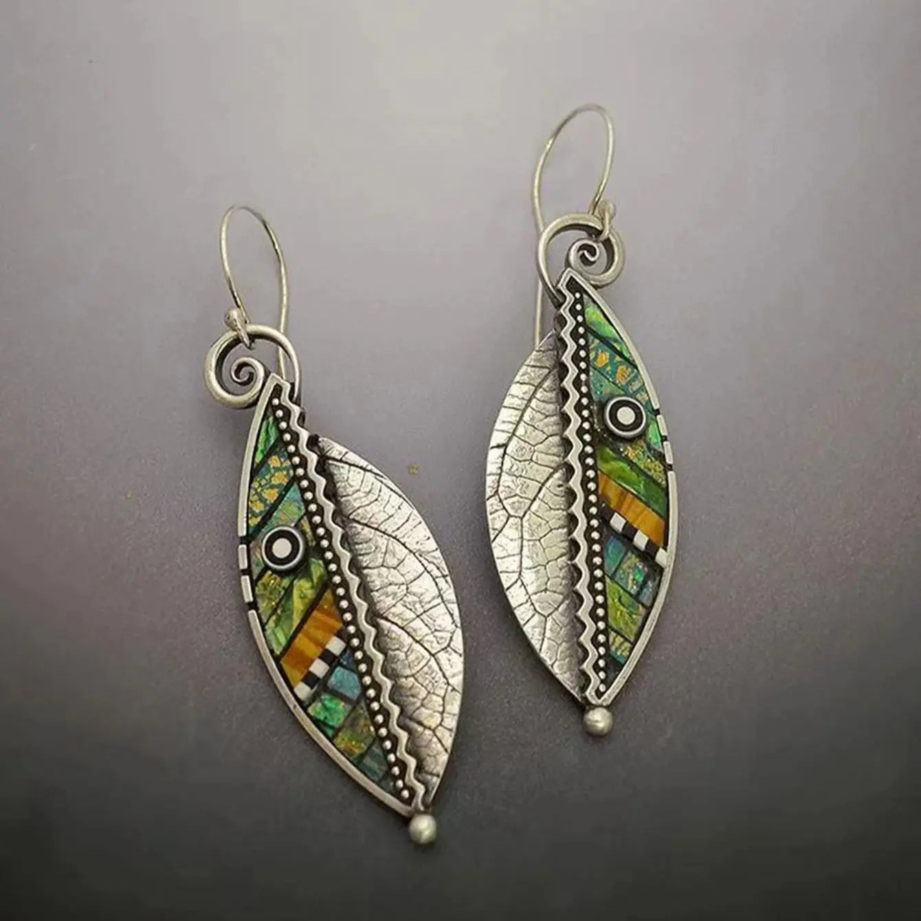 Boucle d'Oreille Verte Originale en Forme de Plante Image