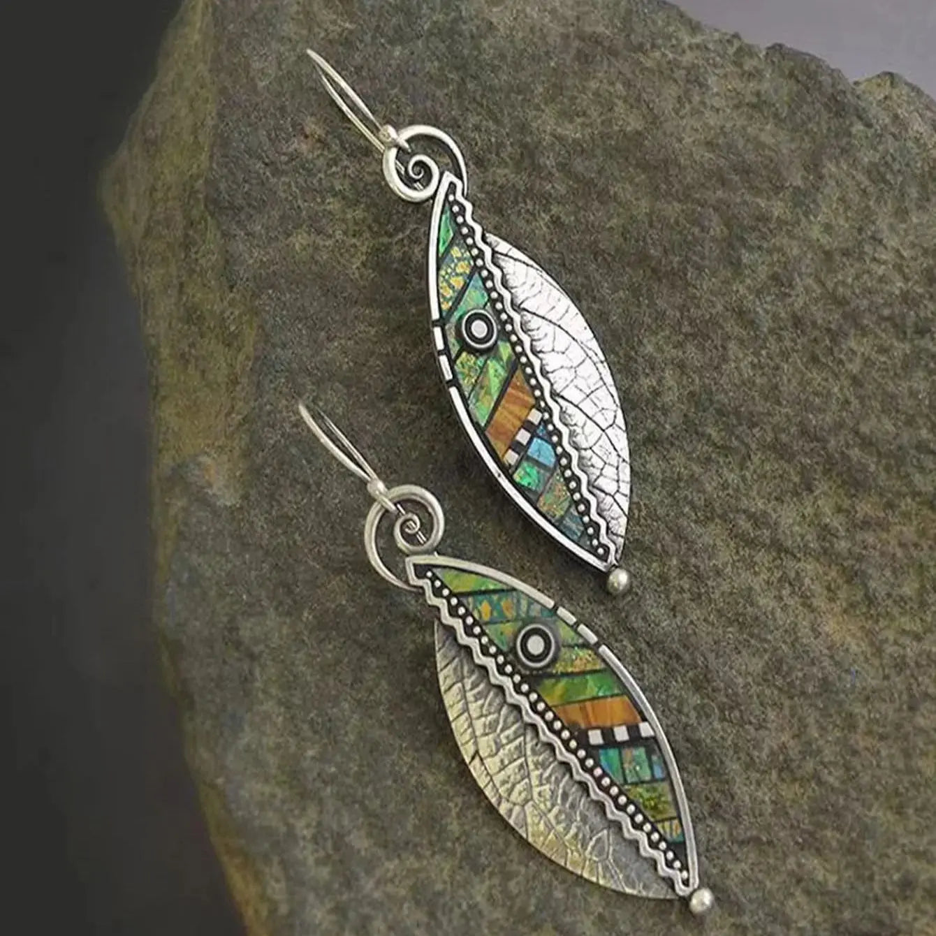 Boucle d'Oreille Verte Originale en Forme de Plante Image