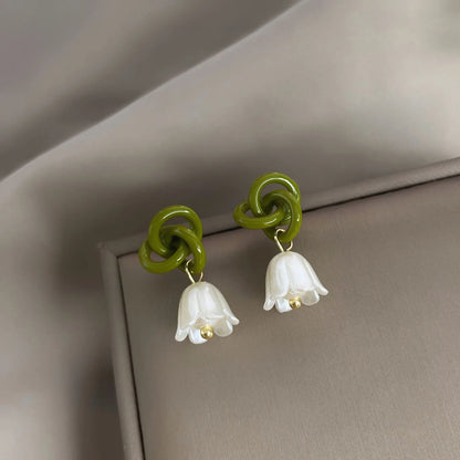 Boucle d'Oreille Verte Tendance en Design de Fleur