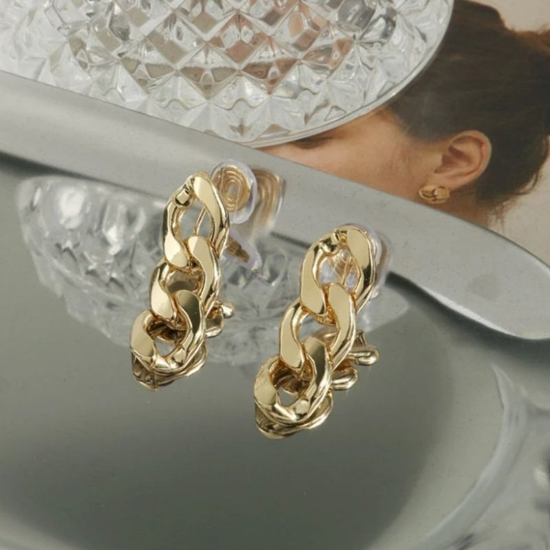 Boucles D'oreilles Clips Chaîne Dorée Élégance