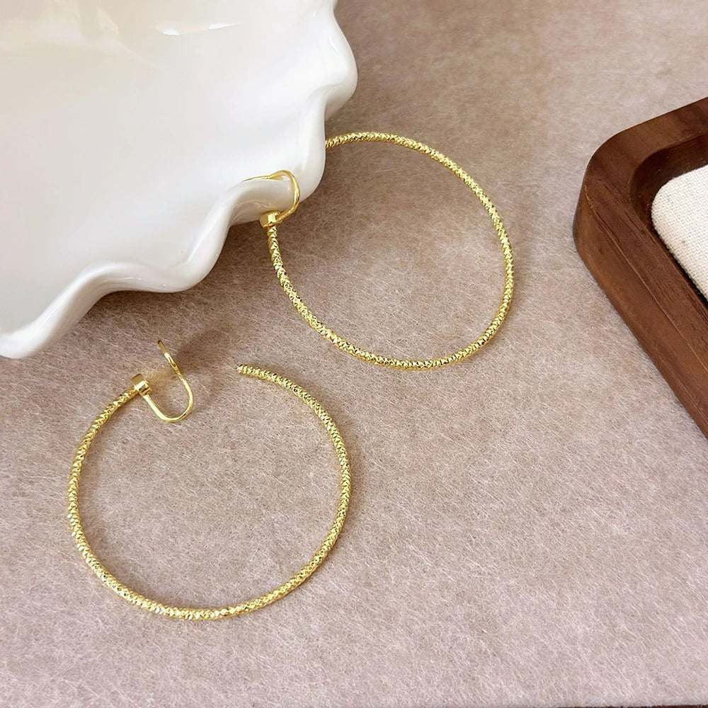Boucles D'oreilles Clips Créoles Martelées Dorées