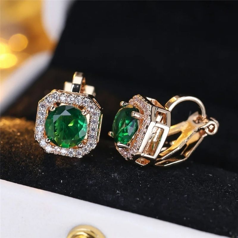 Grands clips boucles oreilles résine Vintage dorée cabochons verts Grands clips boucles oreilles résine Vintage dorée cabochons verts