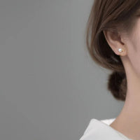 Ear Cuff Dorée et Perle Blanche
