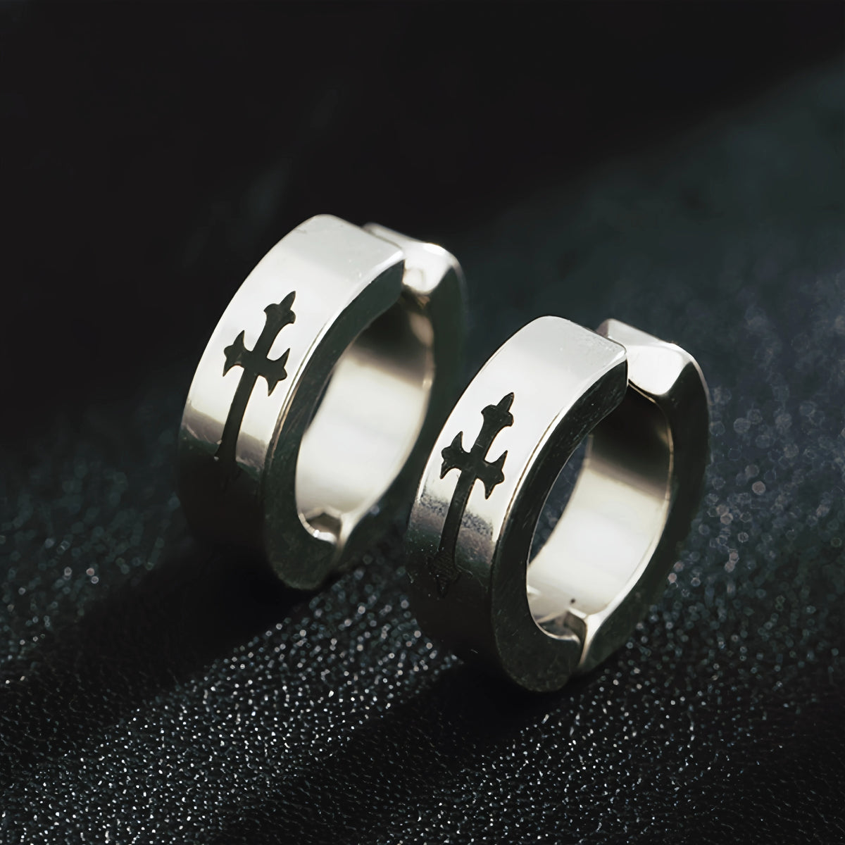 Fausse Boucle d'Oreille Homme Croix Gothique - Acier inoxydable