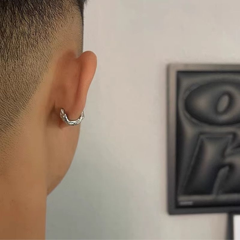 Fausse Boucle d'Oreille Homme Martelé - Argent Image