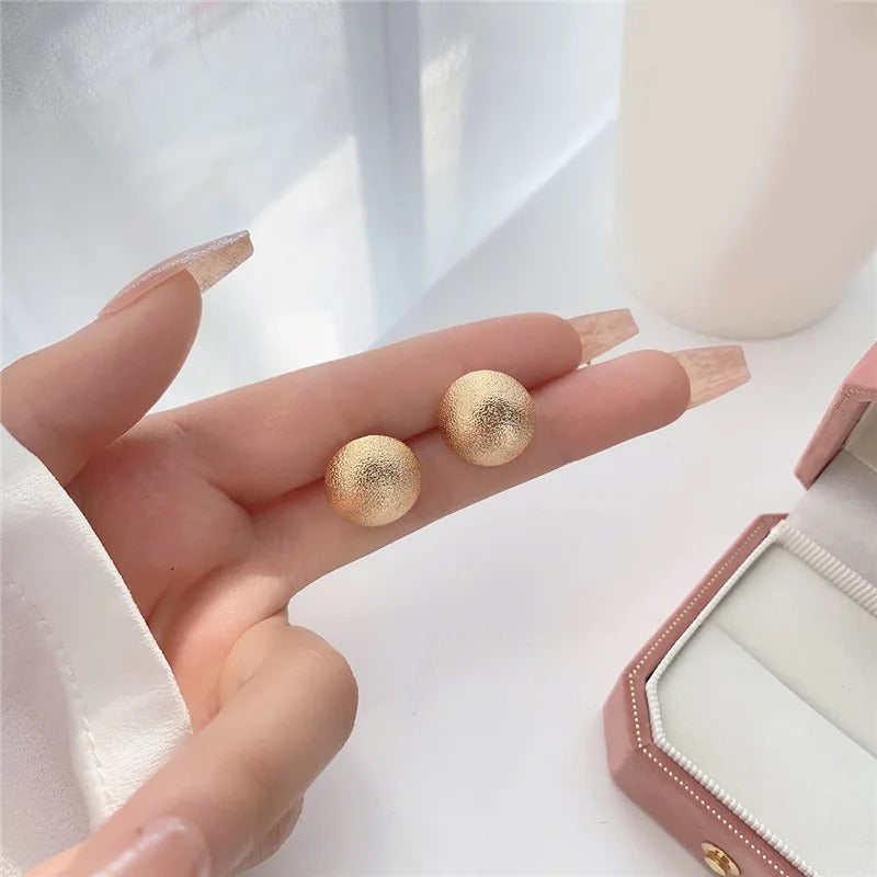 Petite Boucle d'Oreille Minimaliste