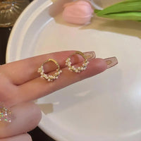 Petite Boucle d'Oreille Minimaliste